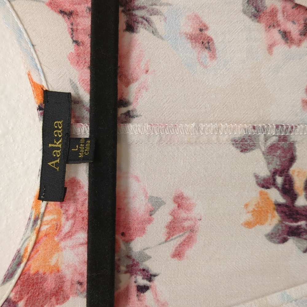 Aakaa Floral Wrap Dress – Boho-Inspired Elegance - Voluminous - Flowy - Delicate - Picture 12 of 12